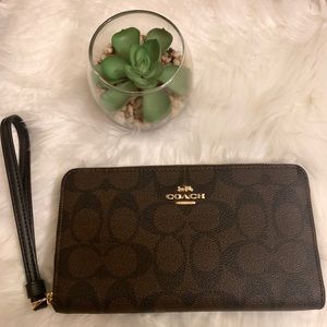 NWT Coach Wristlet